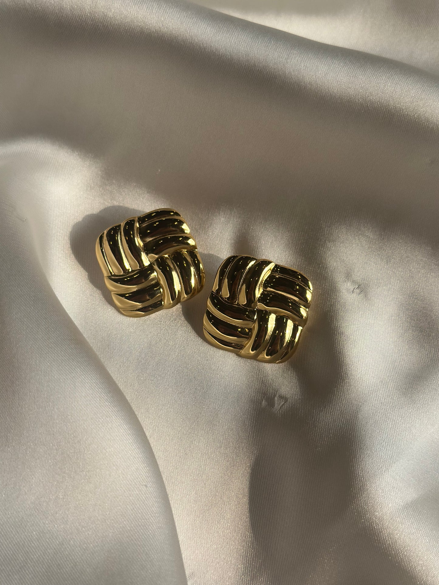 Maison Studs
