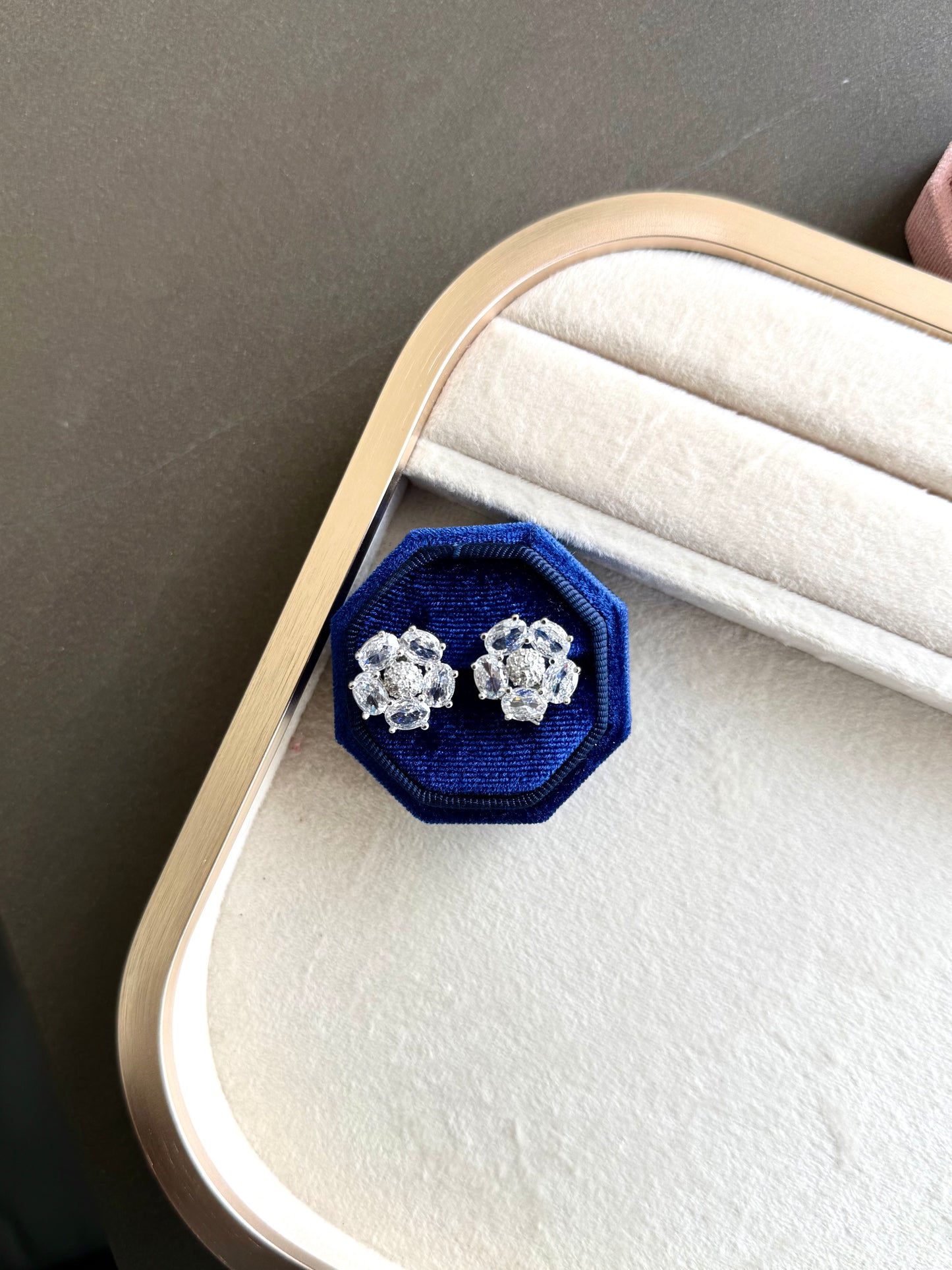 Maison Fleuré Studs